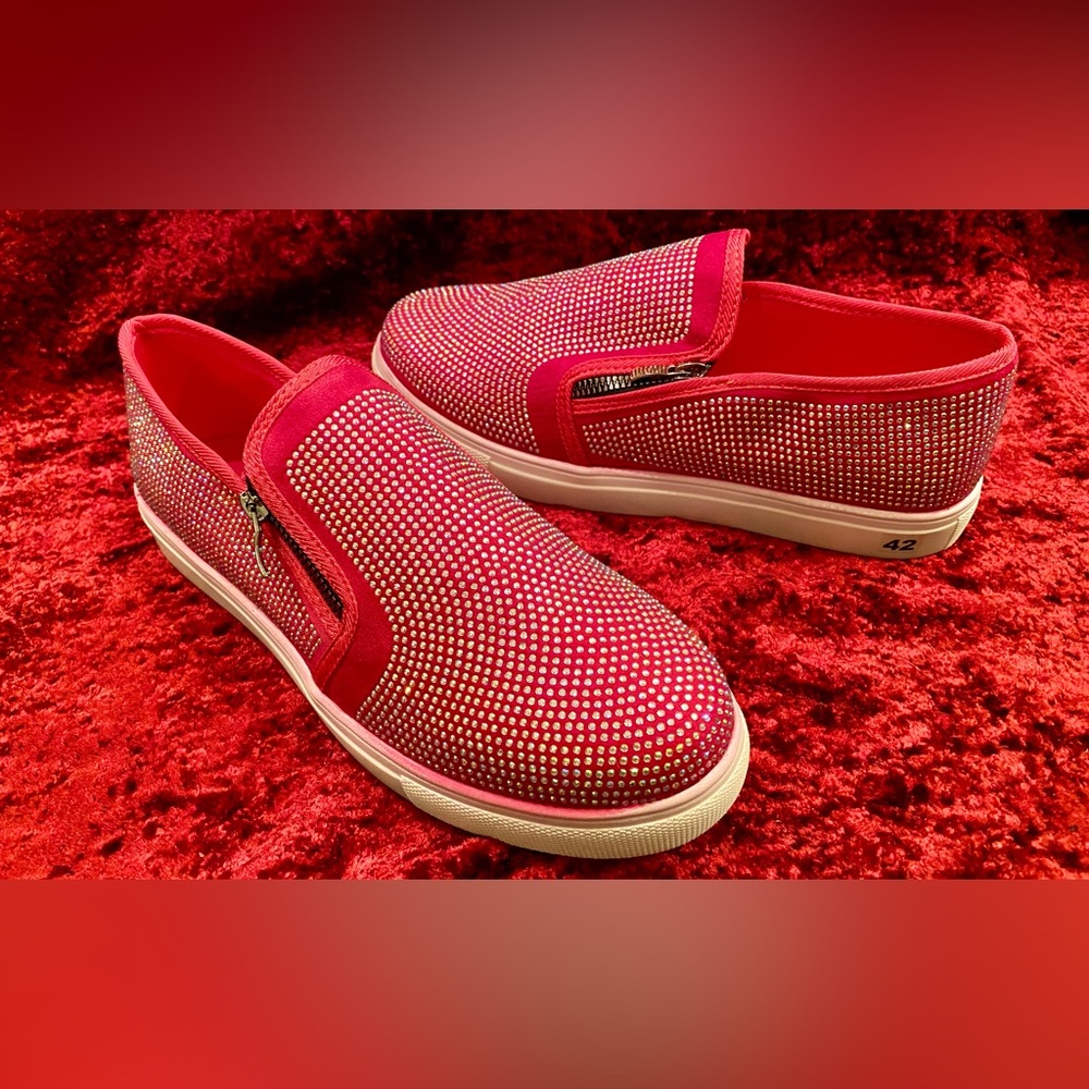 BNWOT Pink Iridescent Crystal Canvas Slip On Sneakers Size 10.5 (42)
